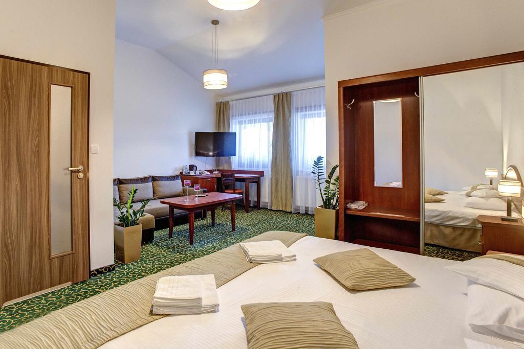 Hotel Szelców Lesko Exterior foto
