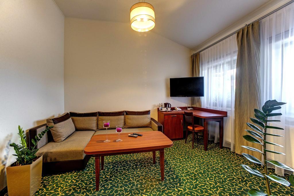 Hotel Szelców Lesko Exterior foto